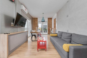 Beautiful Apartment with Spacious Balcony by Noclegi Renters